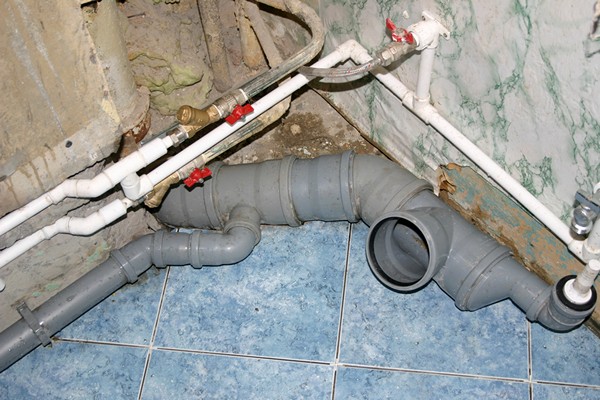 Монтаж пластиковых канализационных труб своими руками