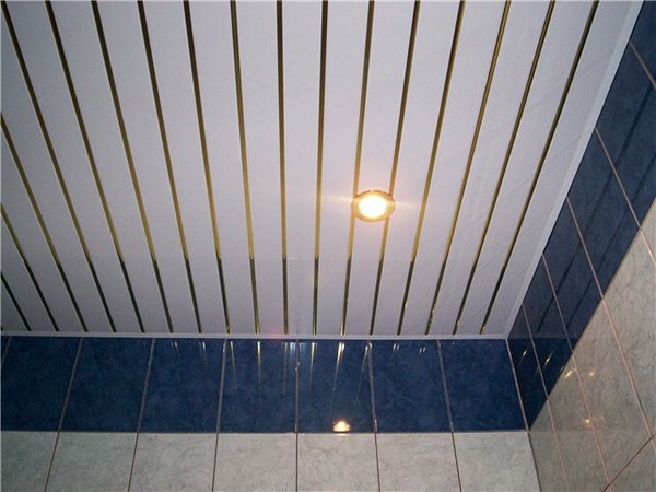 реечный потолок в ванной фото