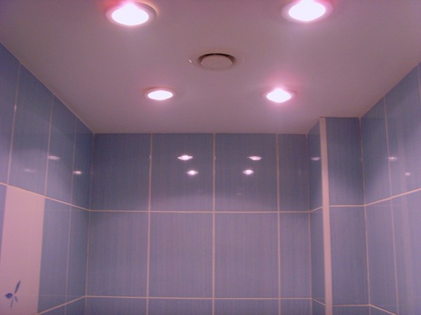особенности устройства освещения в ванной