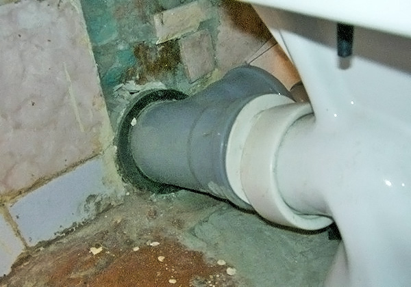соединение труб канализации с сантехприборами фото