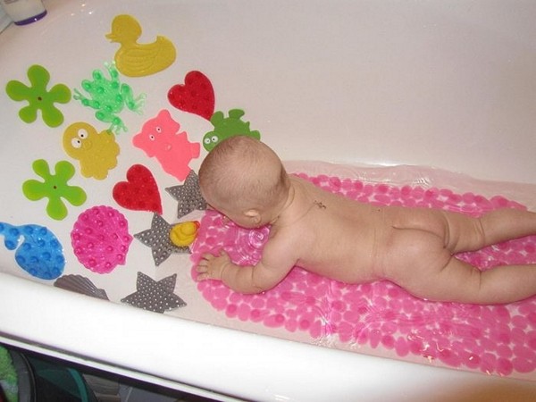 противоскользящий коврик в ванну фото
