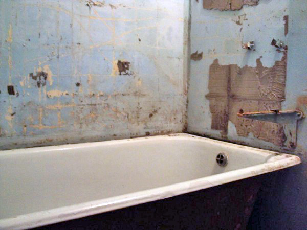 дешевый ремонт в ванной: демонтажные работы
