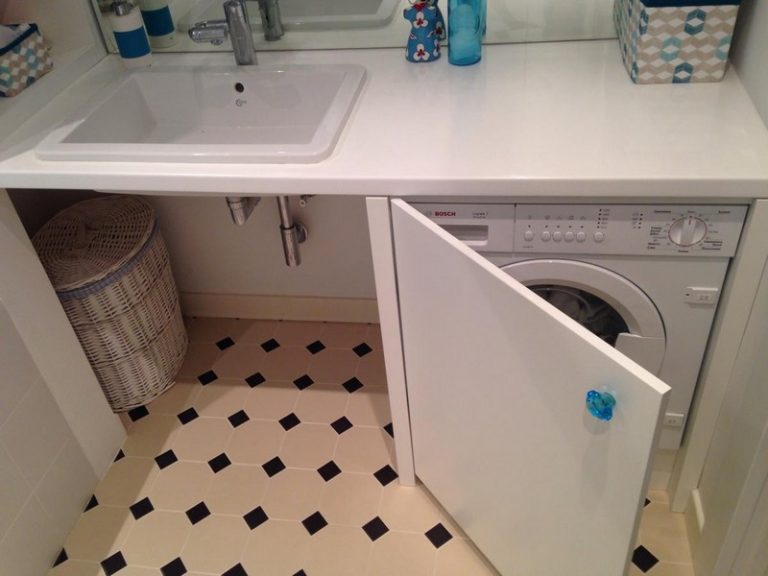 Шкаф для стиральной машины в ванной с раковиной