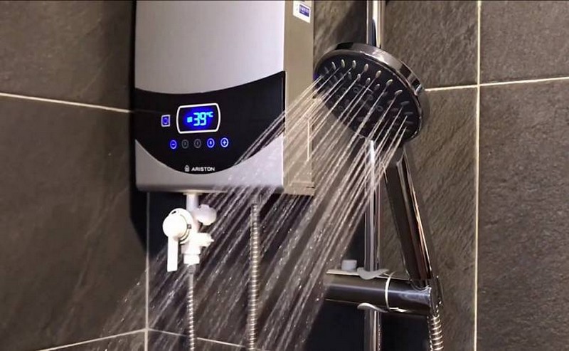 проточный кран водонагреватель с дисплеем на душ фото